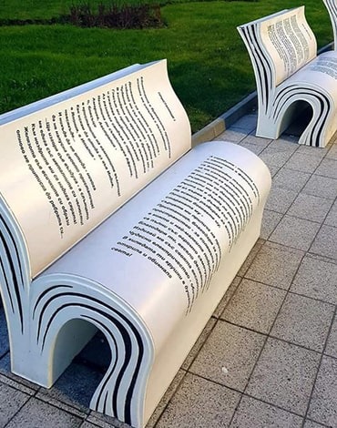 تشویق مطالعه و کتابخوانی با نیمکت‌های کتابی